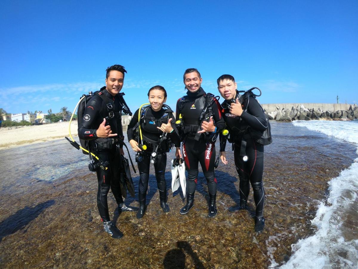 Stay Liuqiu Diving Hostel Сяолюцю Экстерьер фото